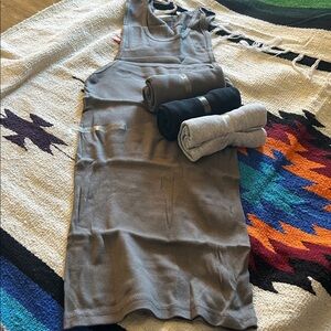 4 Gildan Men's Tank Tops